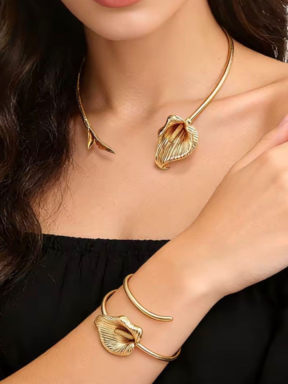 Vintage Gold Floral Open Collar Necklace and Cuff Bracelet Set